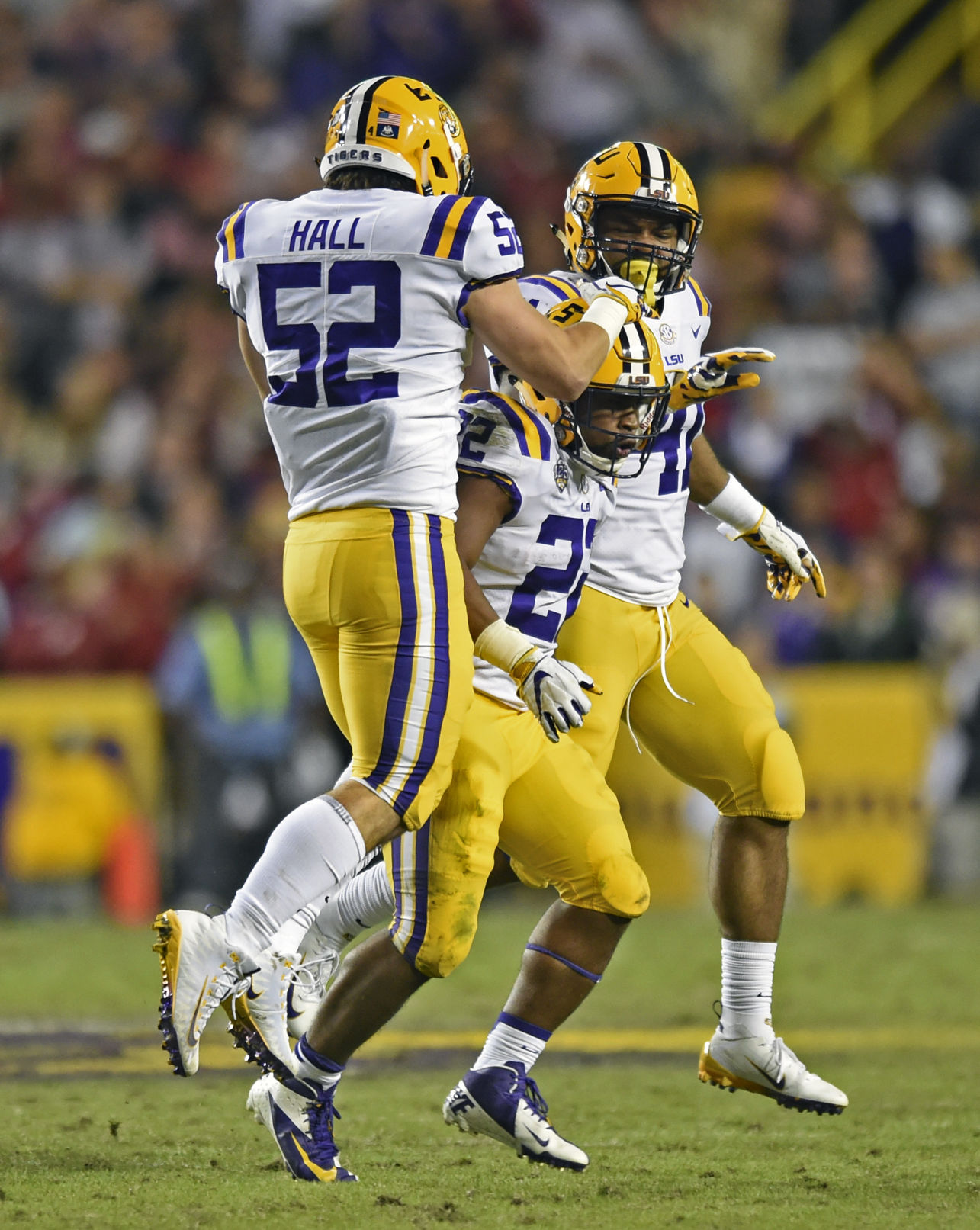 lsualabamafootball.110418_2073